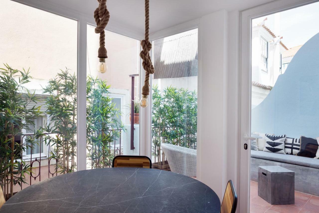 Renovated Charming Apartment With Terrace In Lapa Lisboa Ngoại thất bức ảnh