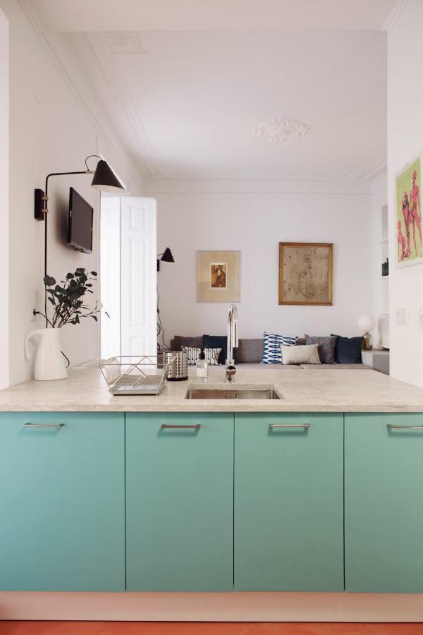 Renovated Charming Apartment With Terrace In Lapa Lisboa Ngoại thất bức ảnh
