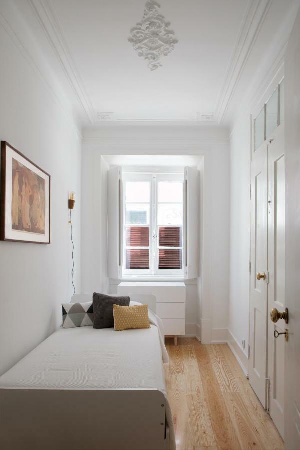 Renovated Charming Apartment With Terrace In Lapa Lisboa Ngoại thất bức ảnh